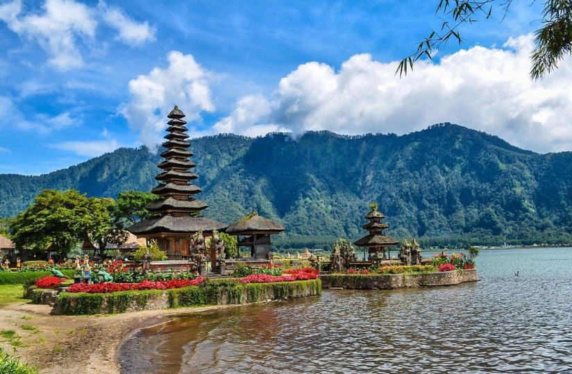 Foto Danau Beratan Foto Danau Beratan